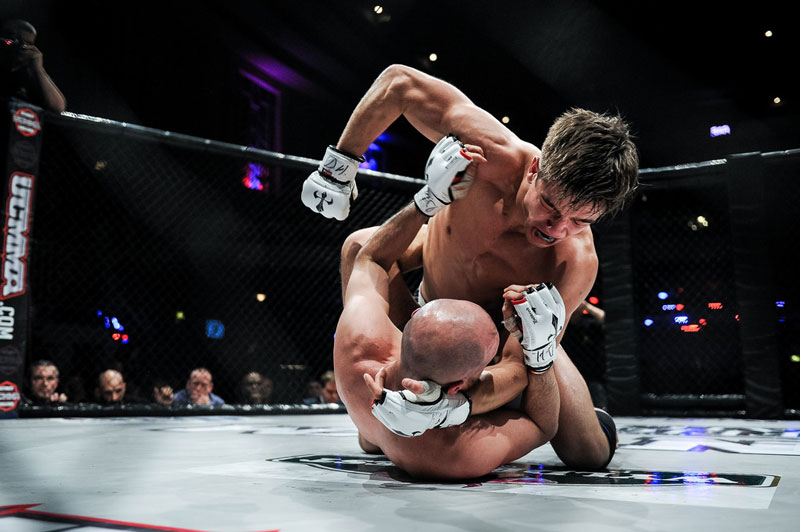 Combat de MMA en Cage